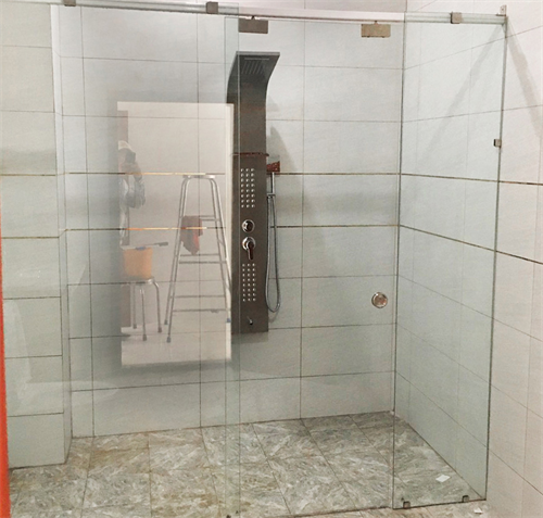 Phòng tắm bằng kính